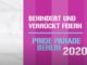 Das Banner des Films. Darauf sehen wir verschiedene senkrechte Streifen in verschiedenen Lilatönen, weiß und hellblau, mit der Aufschrift ""Behindert und verrückt feiern" Pride Parade 2020".